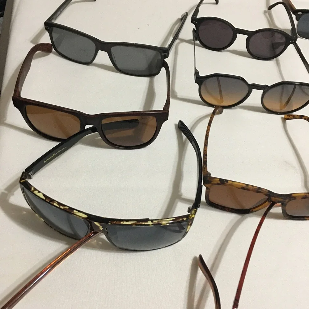 Lot of 25 Mixed Sunglasses Unisex One Size Multicolored Various Styles
